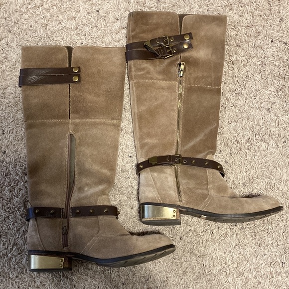 Leather boots. - Picture 2 of 7